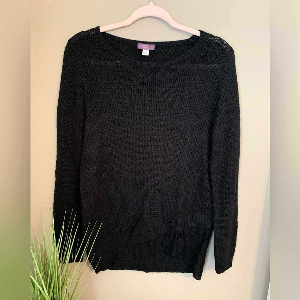 Truly Poppy Black Knit Sweater. Size M.